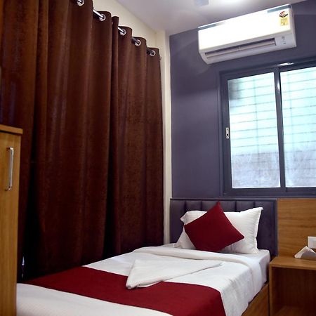 Vogue Cabin Stay Near Nesco Bombay Exhibition Centre Екстериор снимка