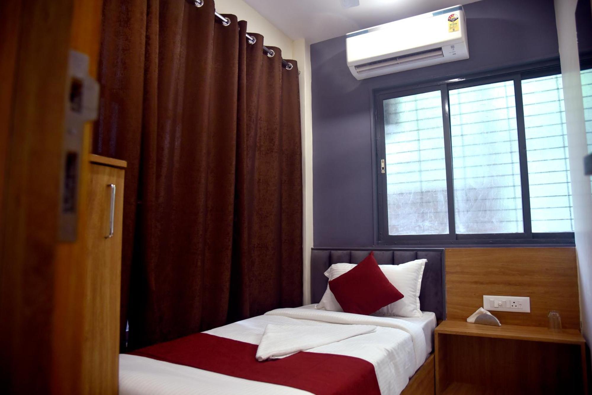 Vogue Cabin Stay Near Nesco Bombay Exhibition Centre Екстериор снимка