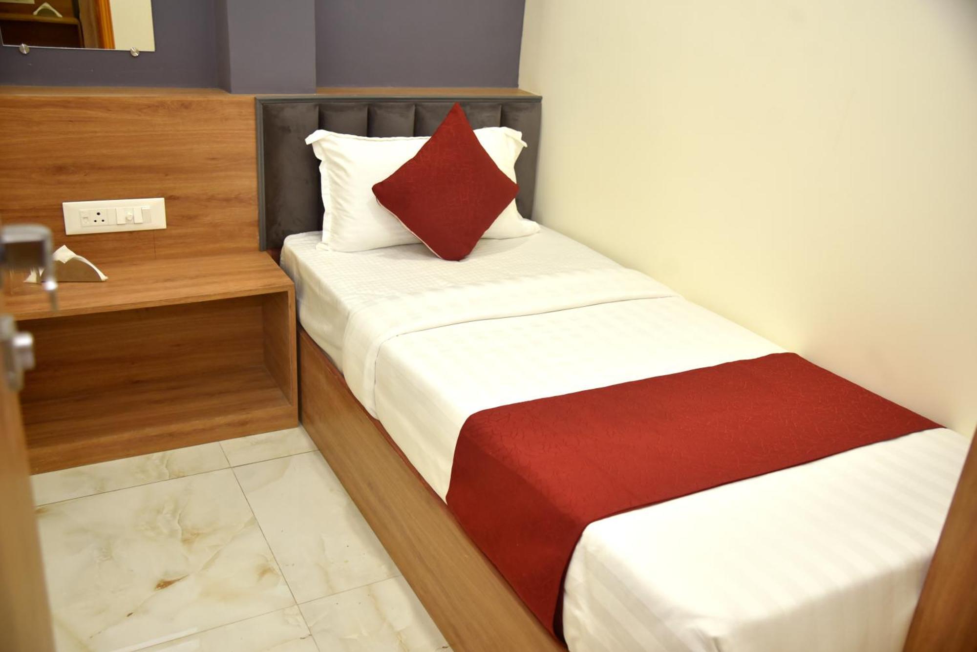 Vogue Cabin Stay Near Nesco Bombay Exhibition Centre Екстериор снимка