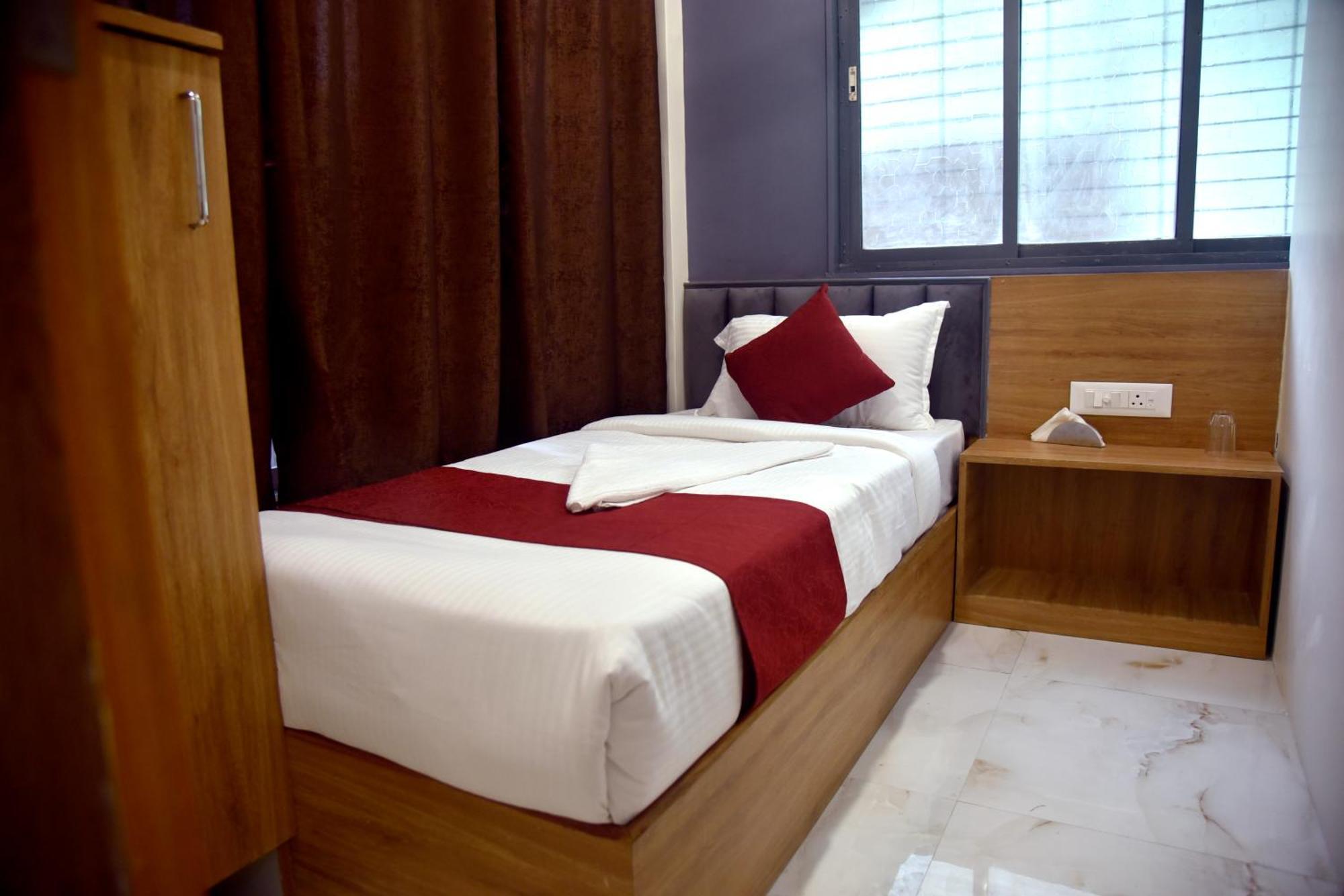 Vogue Cabin Stay Near Nesco Bombay Exhibition Centre Екстериор снимка
