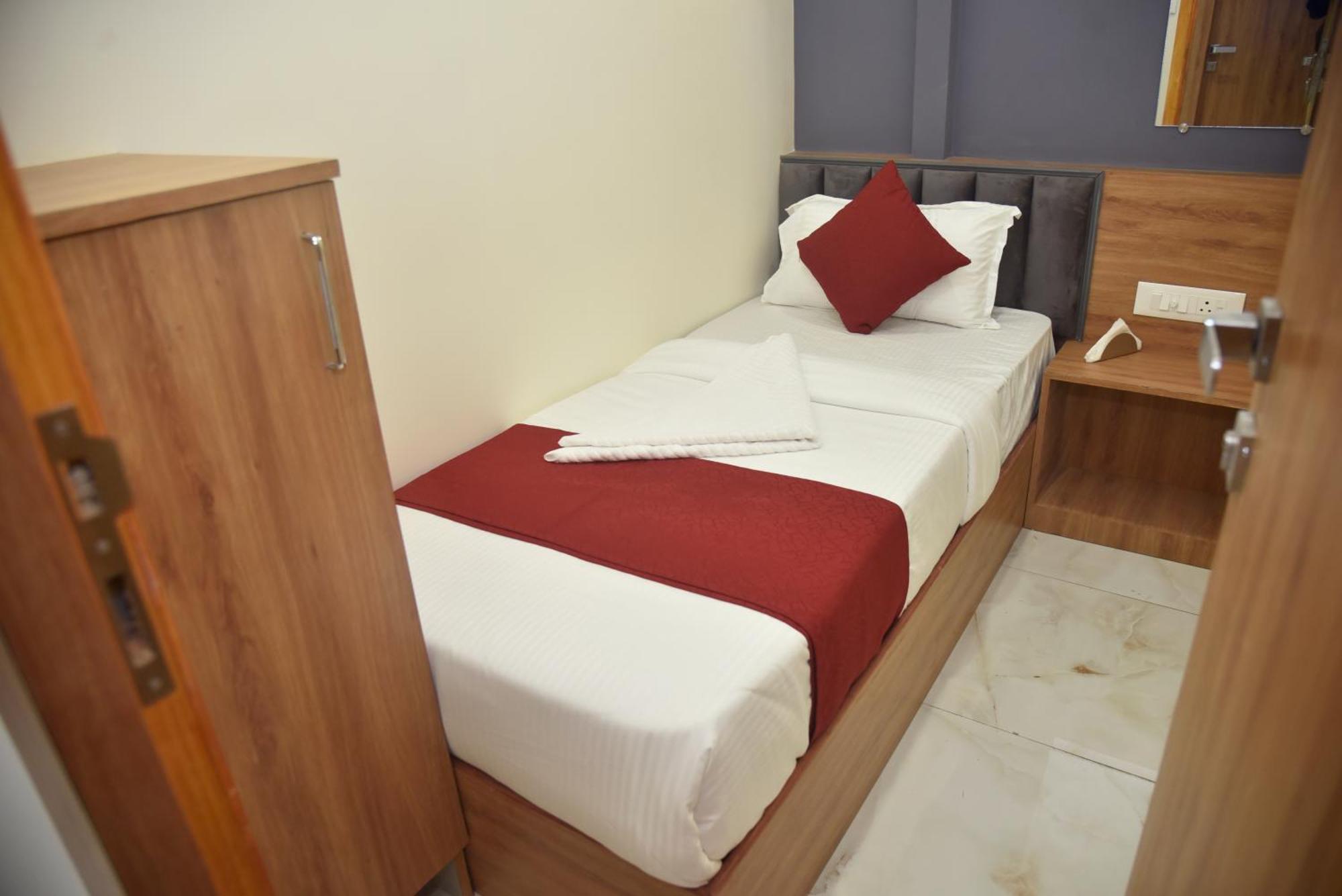 Vogue Cabin Stay Near Nesco Bombay Exhibition Centre Екстериор снимка