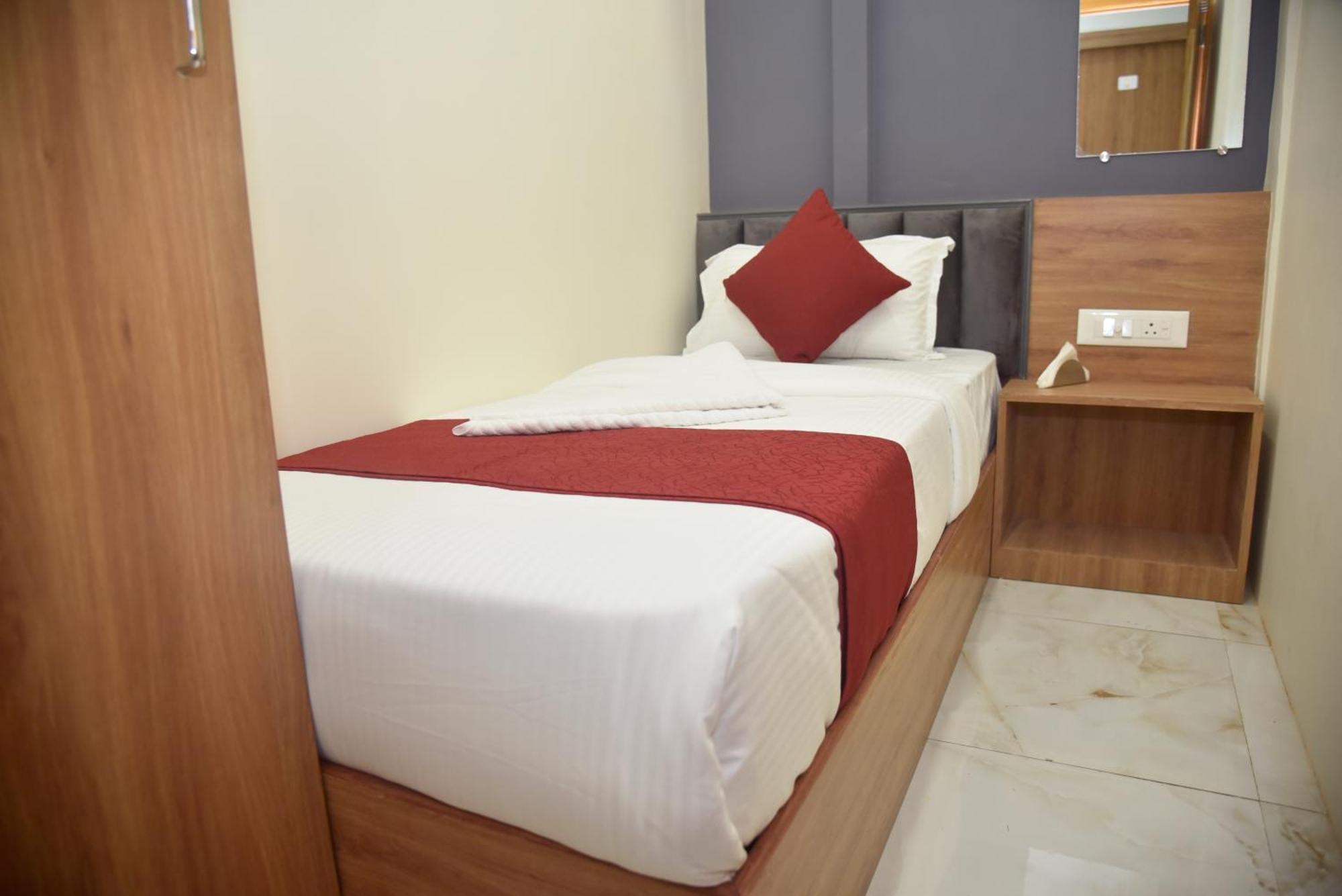 Vogue Cabin Stay Near Nesco Bombay Exhibition Centre Екстериор снимка