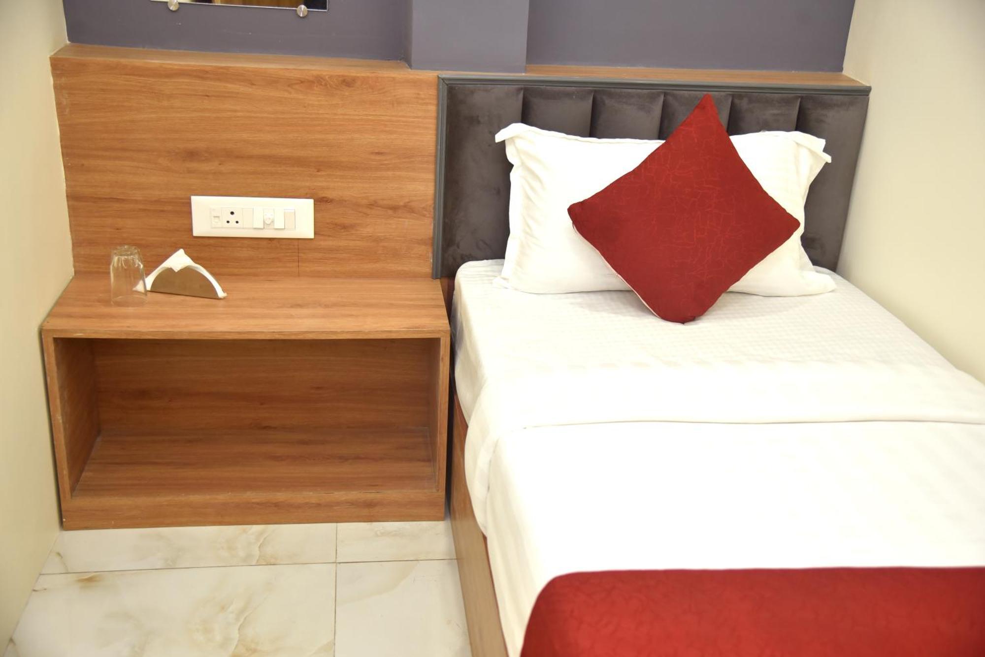 Vogue Cabin Stay Near Nesco Bombay Exhibition Centre Екстериор снимка