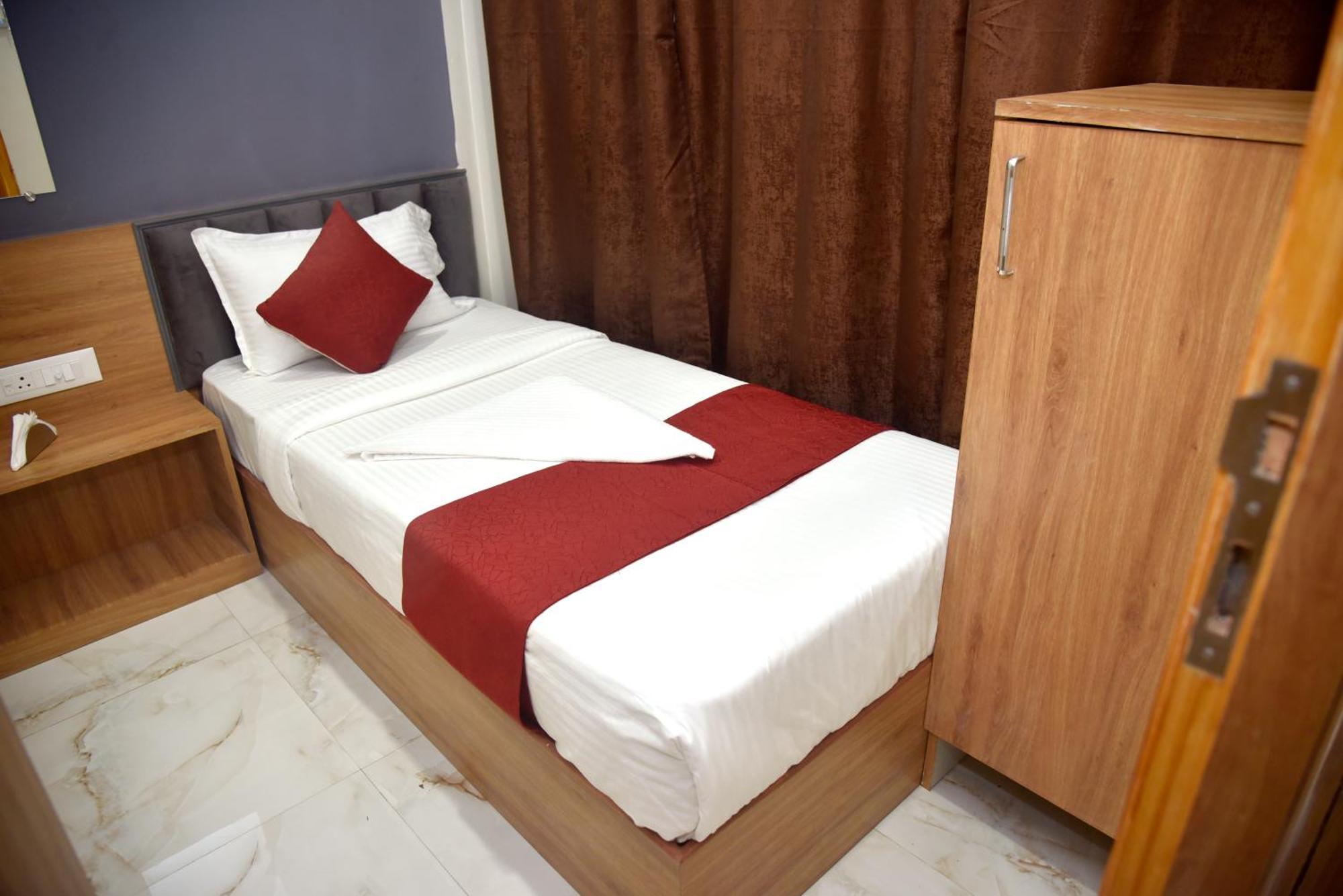 Vogue Cabin Stay Near Nesco Bombay Exhibition Centre Екстериор снимка