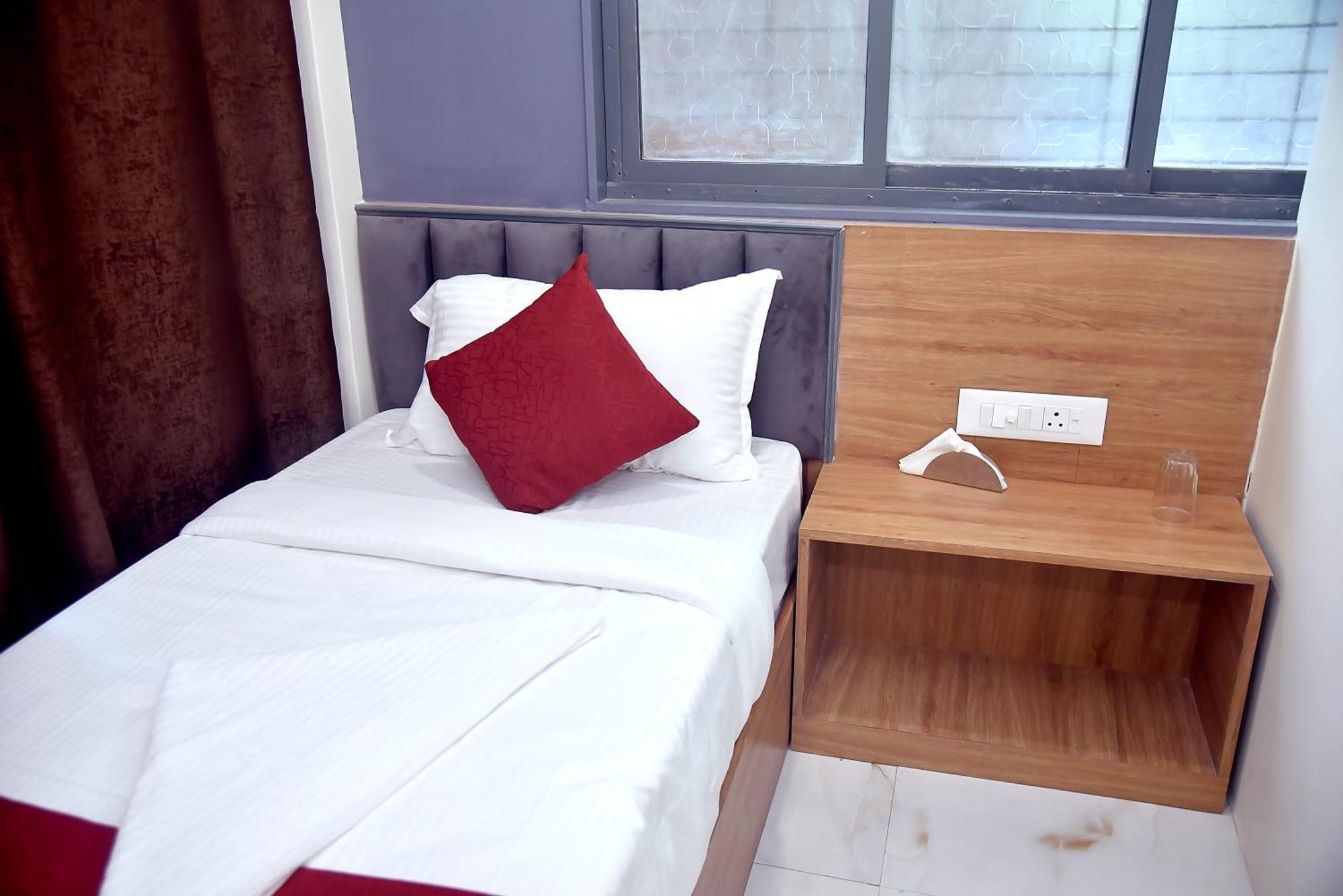 Vogue Cabin Stay Near Nesco Bombay Exhibition Centre Екстериор снимка