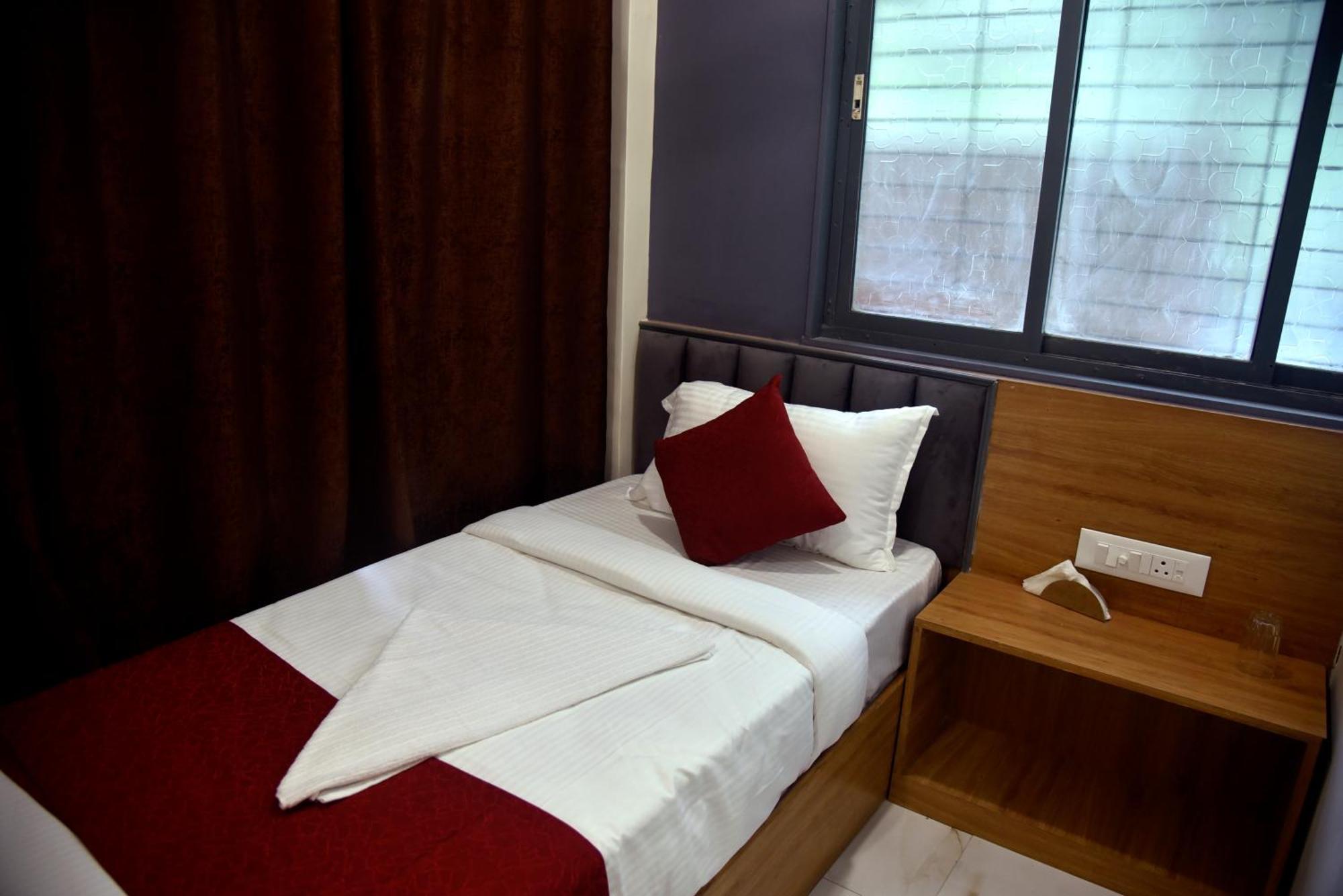 Vogue Cabin Stay Near Nesco Bombay Exhibition Centre Екстериор снимка