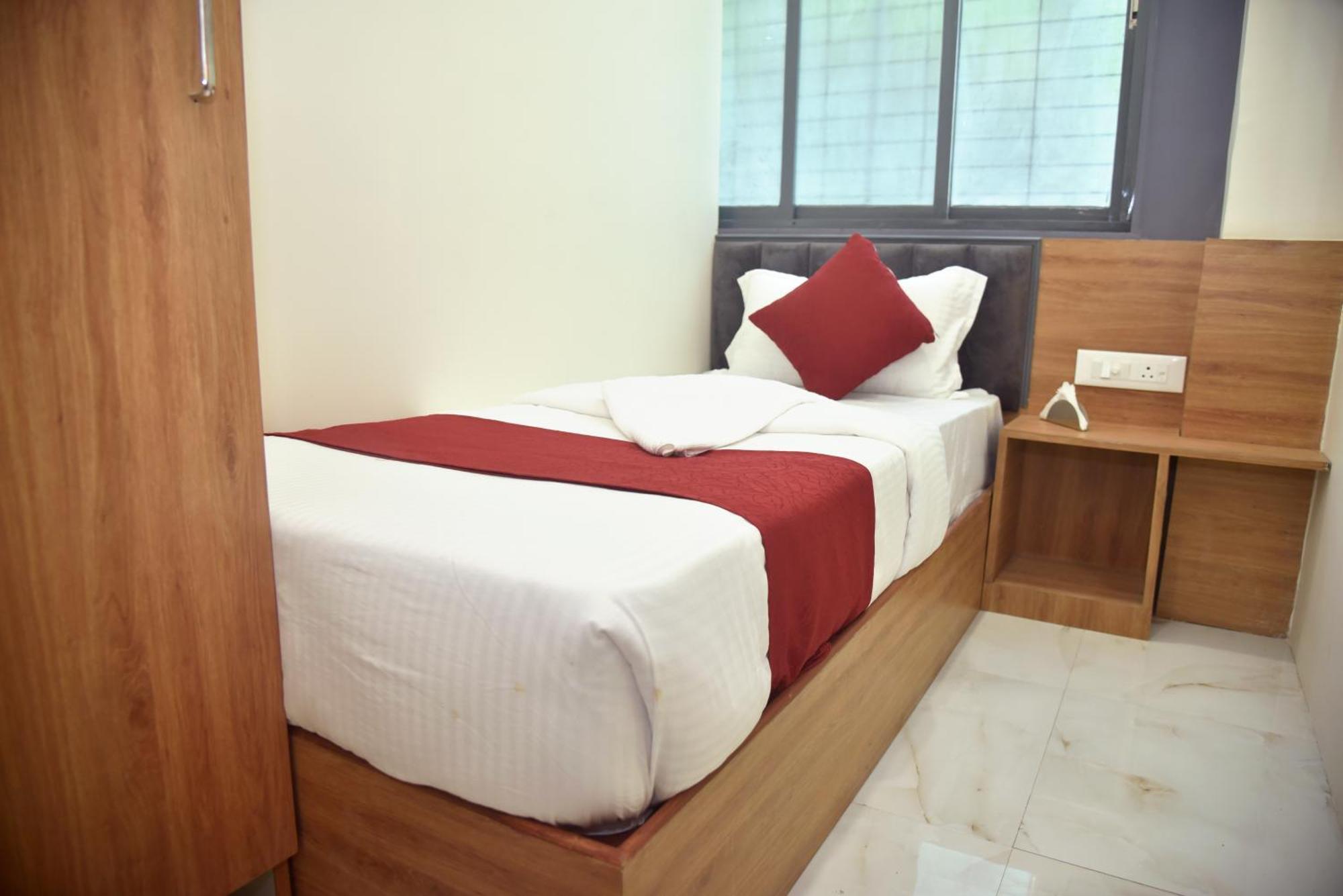 Vogue Cabin Stay Near Nesco Bombay Exhibition Centre Екстериор снимка
