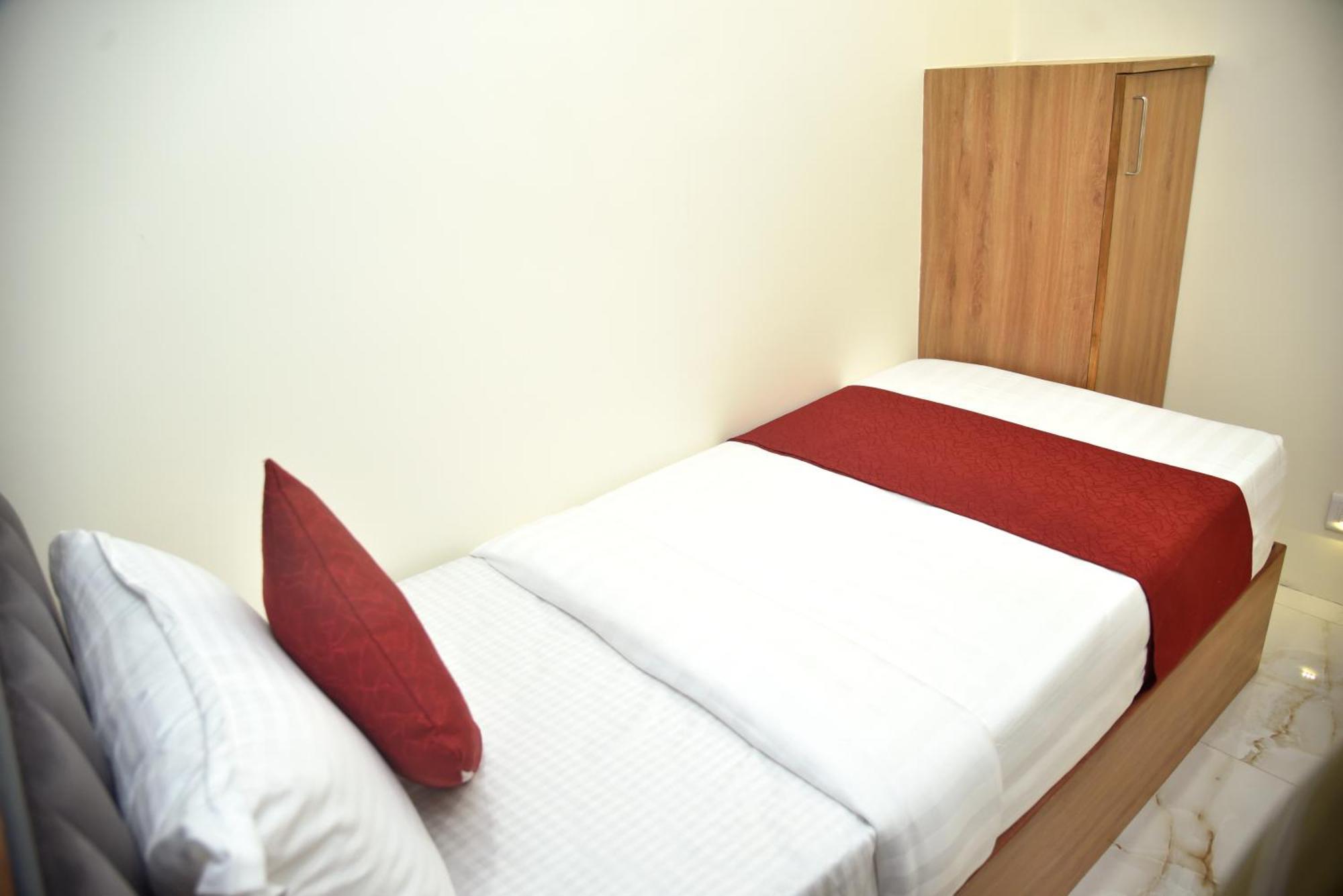 Vogue Cabin Stay Near Nesco Bombay Exhibition Centre Екстериор снимка