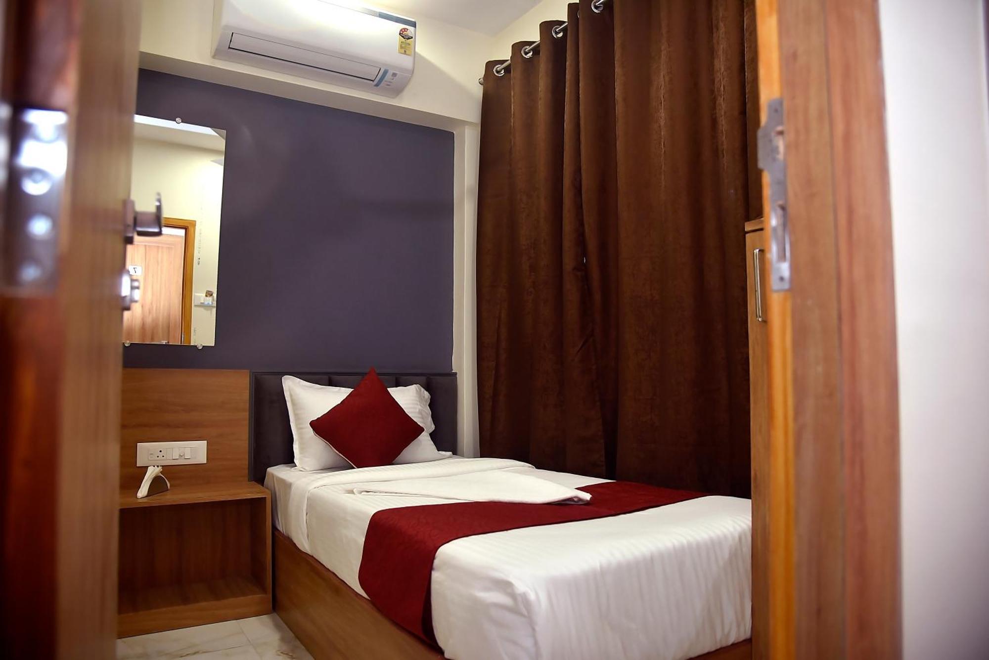Vogue Cabin Stay Near Nesco Bombay Exhibition Centre Екстериор снимка