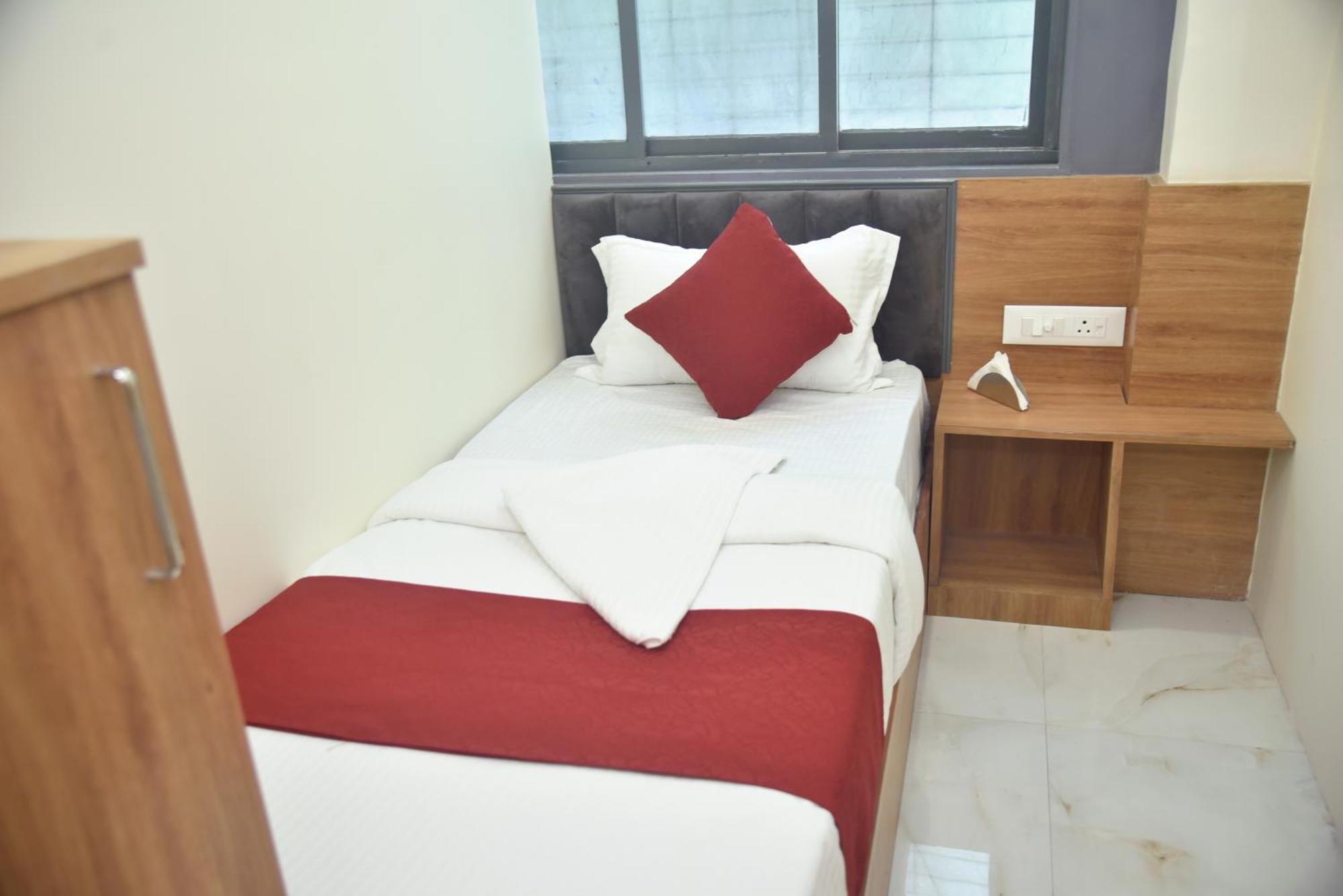 Vogue Cabin Stay Near Nesco Bombay Exhibition Centre Екстериор снимка